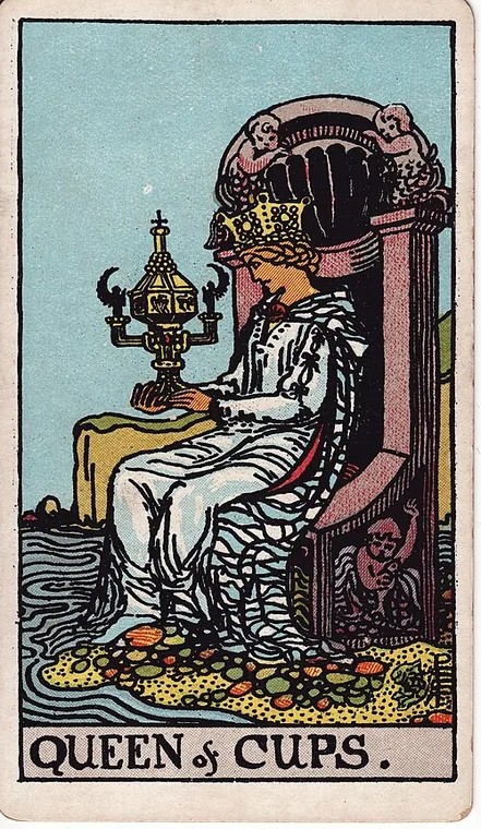 컵 여왕 (Queen of Cups) 타로 카드